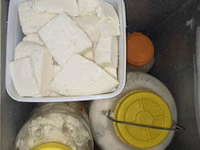 1 ltr --1 m 50 qəpik ( Süd ) 3 kq balon --4 m 50 qəpik (qatiq) 600 qr — الصورة 3