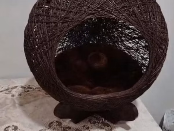 Pişik evi – dekorativ kürə formalı model. - Material: möhkəm ip/rafiya