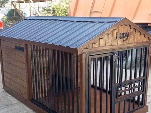 İt üçün geniş volyer/budaqa - Material: möhkəm taxta karkas və metal
