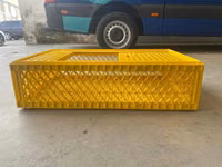 Toyuq daşıyan səbət böyük Bu yüksək keyfiyyətli sarı plastik toyuq — 1-rasm