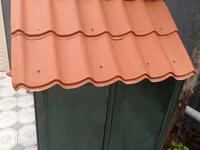 Metaltəbəqə damlı it evi - Material: möhkəm taxta karkas, üstü yaşıl — 照片 2