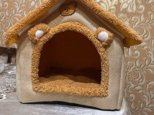 Yumşaq ev şəklində pişik/it yuvası - Material: parça və plyuş