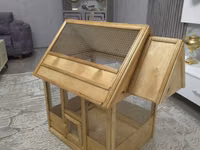 Taxta qəfəs/volyer – dekorativ ev şəklində - Material: təbii taxta — foto 1