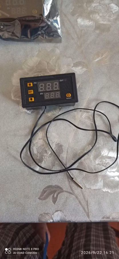 Inkubator ucun 12Vatnan iwleyen agilli termostat satilir. Unvan Yevax