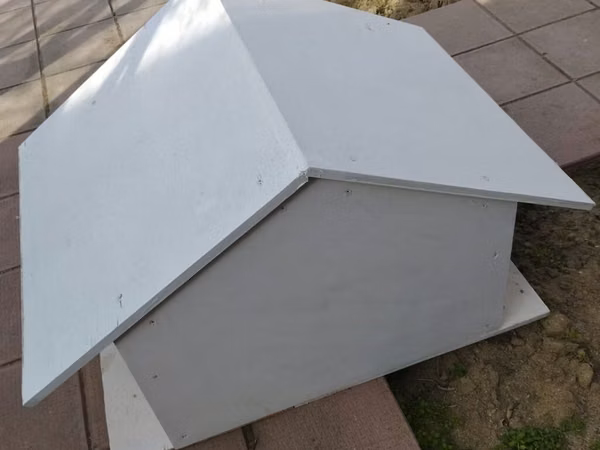 Ağ rəngli taxta it evi - Material: möhkəm taxta lövhələr, xaricə