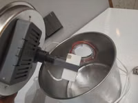 Pişik üçün paslanmayan su qabı. 2 litrlik. üstündə 20 ədəd filtrdən — сүрөт 2