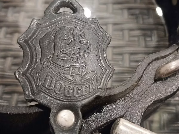 DOGGER brendi it boyunluğu - Material: qalın, möhkəm dəridən - Rəng