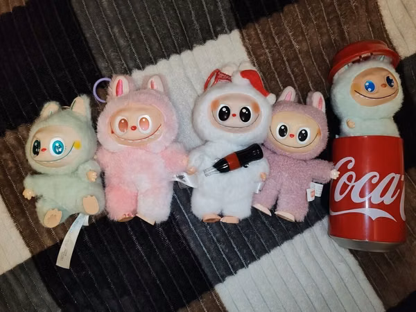 Məhsul: Yumşaq oyuncaqlar kolleksiyası – şirin “maskot” kuklalar