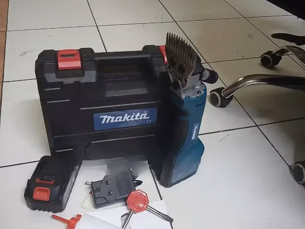 Makita Cordless Sheep Clipper and Wool Shearing Kit