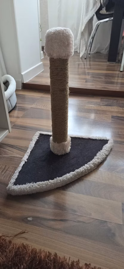 Pişik üçün dırmaşma və dırnaq itiləmə dirəyi. - Material: təbii sizal