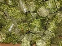Distribuim furaj granulat,brichet de lucerna si nisip tratat pentru chinchilla (шиншила,sinsila) — foto 2