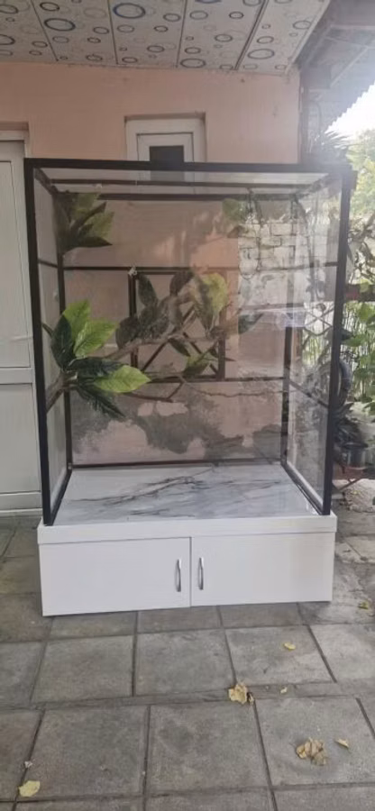 Teraryum qus qefesi. Eni 60sm - Uzunlug 1m - Hindurluk 1.20 m. altinda