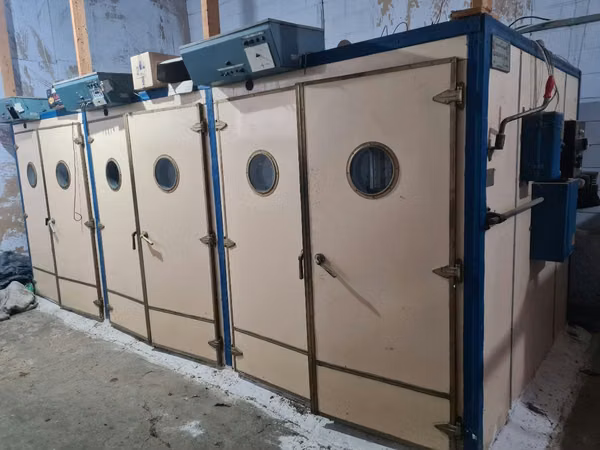 Incubator profesional pentru aproximativ 80000 ouă