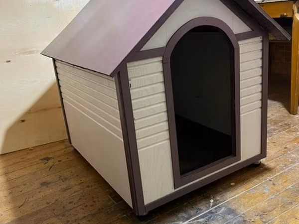 İt evi – taxta konstruksiyalı - Material: möhkəm taxta karkas, yan