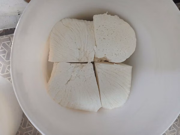 Ищите овечий и козий сыр.