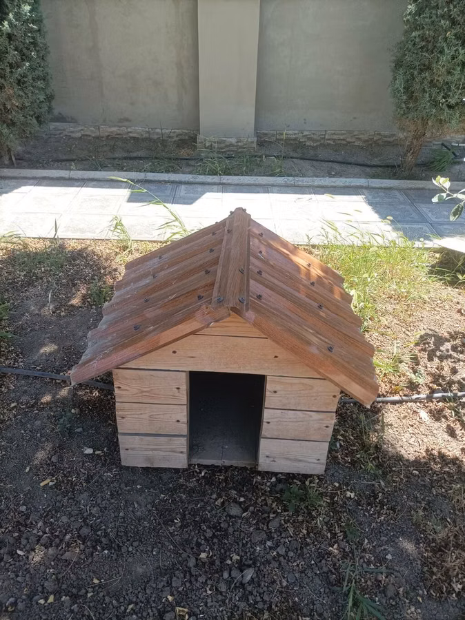 Dam - Material: tamamilə taxtadan hazırlanıb, üst hissə taxta