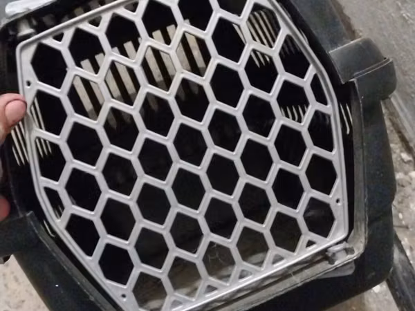 Heyvan daşıma konteyneri - Material: möhkəm plastik korpus, ön
