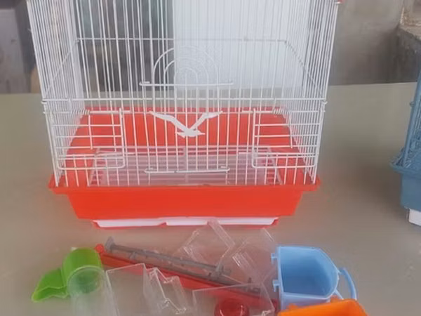 Quş qəfəsi və aksesuar dəsti - Material: ağ metal barmaqlıqlar