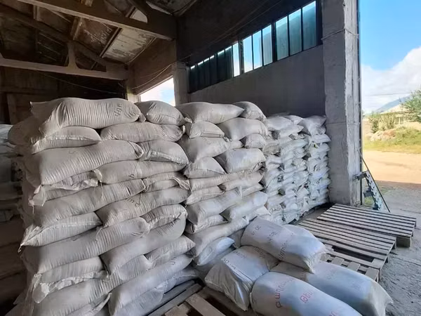 Անասնակերեր` գարի, ցորեն, եգիպտացորեն, թեփ և այլն