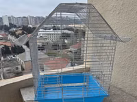 Quş qəfəsi – metal karkaslı, mavi plastik altlıqla - Material: möhkəm — الصورة 3