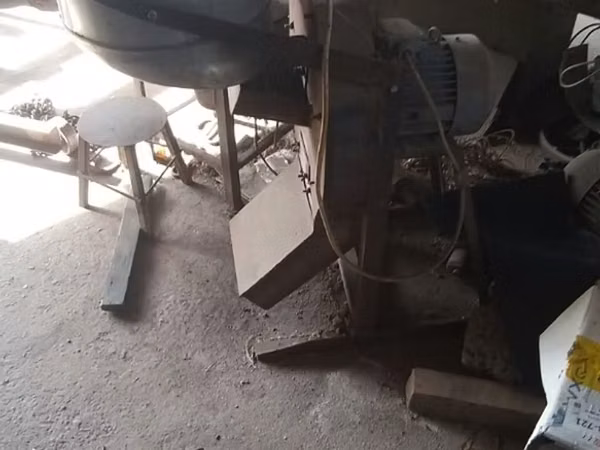 Продаются дробилки 1) Зернодробилка однофазная. Мощность 2,2квт